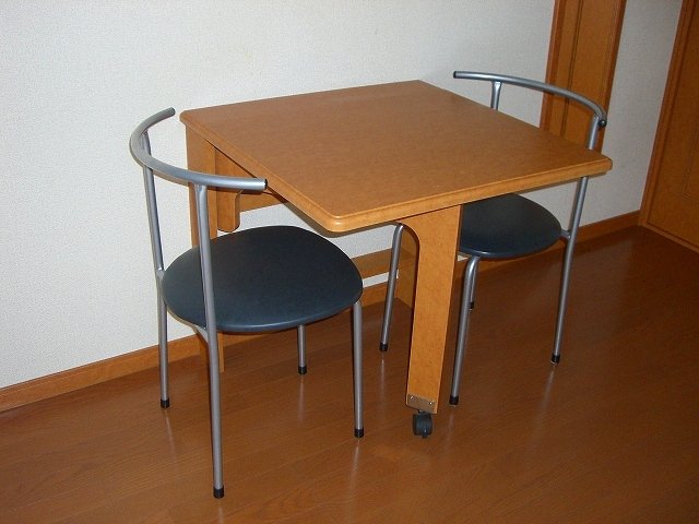 居室・リビング　テーブル・椅子になります