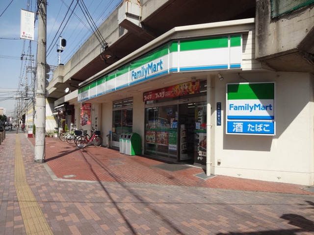 コンビニ　ファミリーマート（コンビニ）まで122m