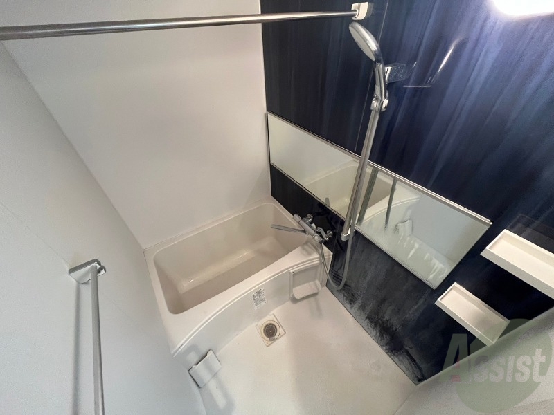 バス・シャワールーム　ユニットバスです。疲れを癒すのに欠かせませんね！