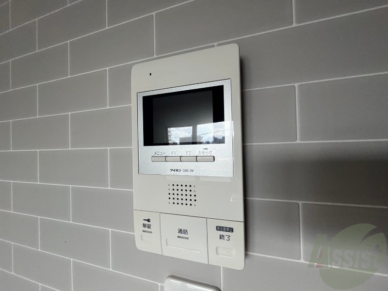 セキュリティ　モニタ付インターホンです。セキュリティ面も安心ですね！