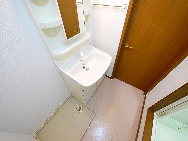 洗面設備　スペースが確保できる洗面所です