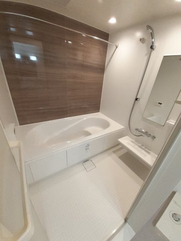 バス・シャワールーム　追い焚き・浴室乾燥機付きのお風呂です♪