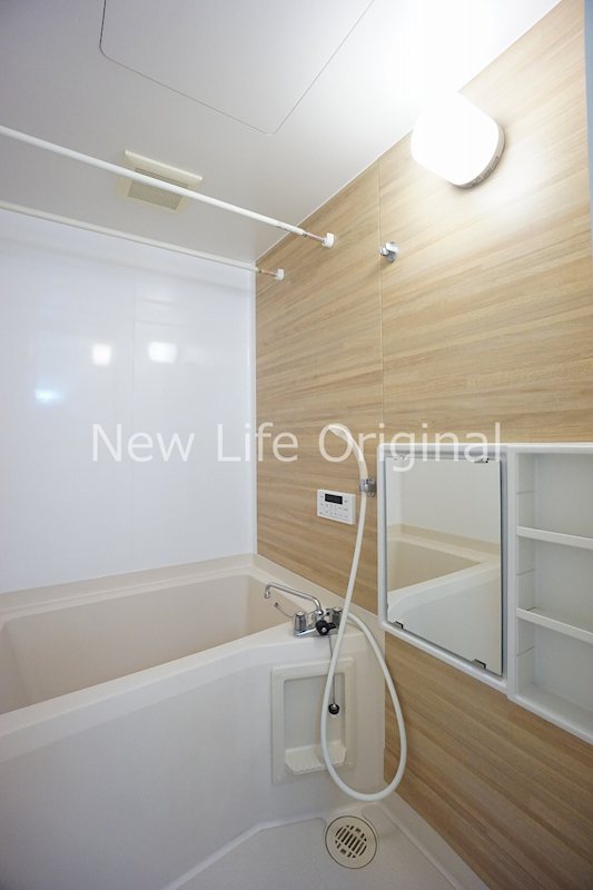 バス・シャワールーム　快適な追い焚き機能付きの浴室です☆