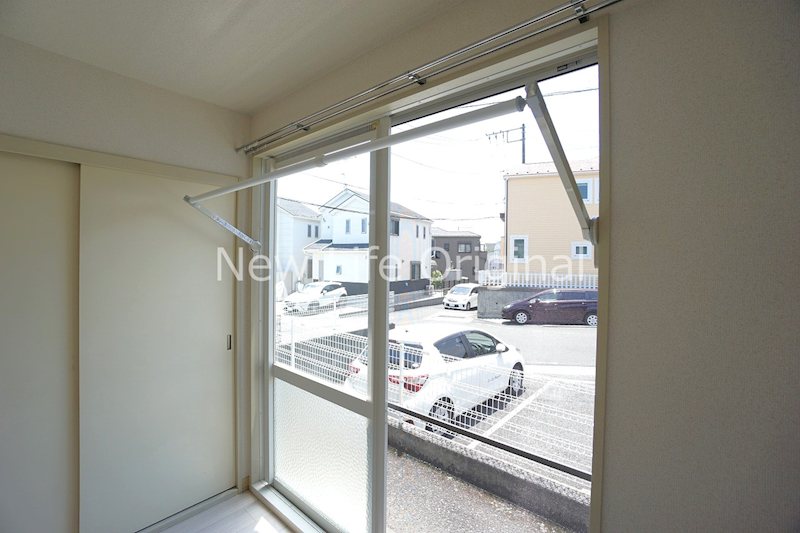 その他設備　雨の日も安心の室内物干し付きです☆