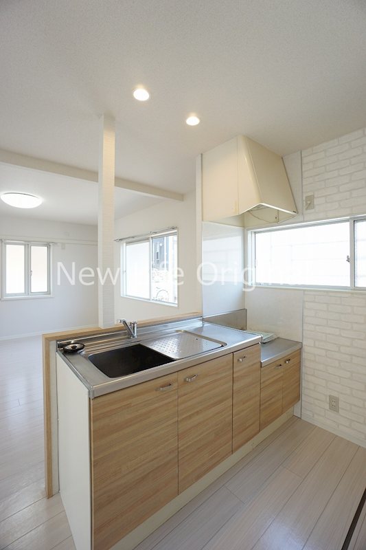 キッチン　窓付きで換気がしやすいキッチンです☆