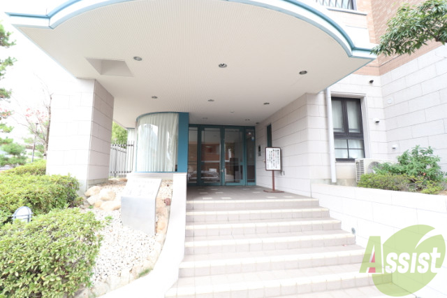 エントランス　こちらエントランスになります