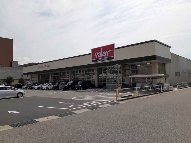 スーパー　バロー津幡店（スーパー）まで450m