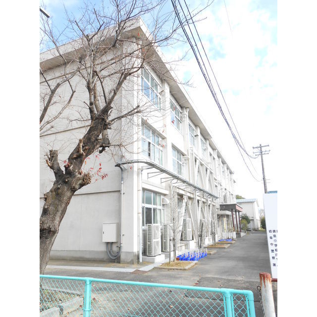 小学校　鏡島小学校　　０４（小学校）まで880m