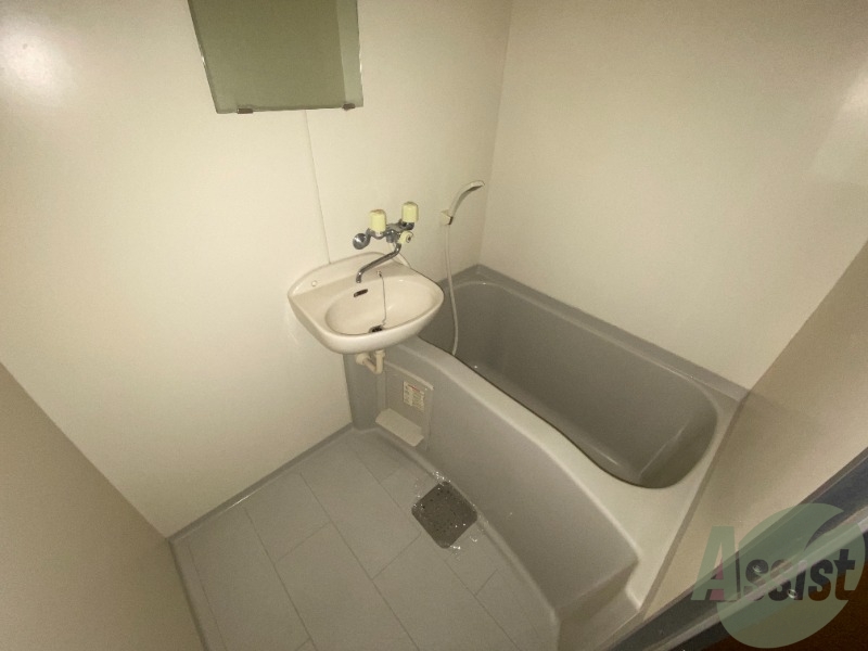 バス・シャワールーム　コチラで日々の疲れを癒し、リラックスしてください