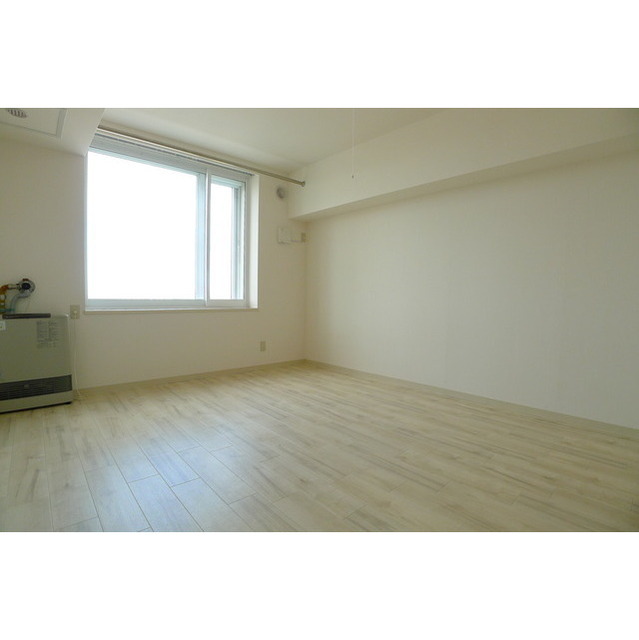 居室・リビング　※同タイプ別号室の写真です。退去前につき