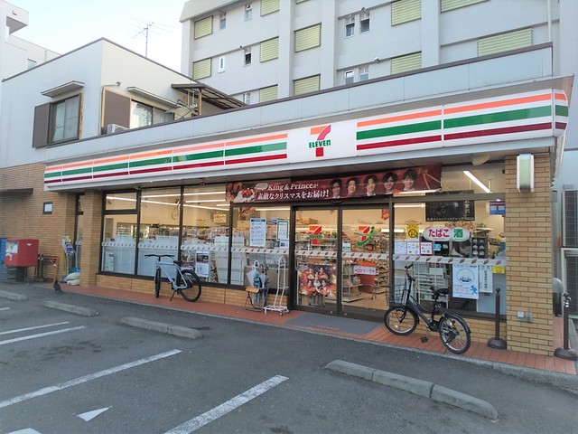 コンビニ　セブンイレブン世田谷赤堤２丁目店（コンビニ）まで110m