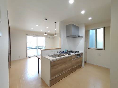 その他　キッチンにはまだがあり換気もできます