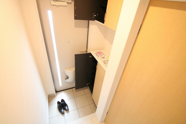 玄関　※同物件別号室となります。