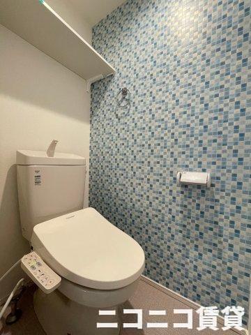 トイレ　ウォシュレット付き　　写真は同型タイプの為、現状を優先します