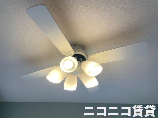その他設備　回転式のファンで空気循環出来る照明付き　※モデルルーム