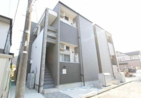 建物外観　1階でも地上から高く、目線も気になりません。