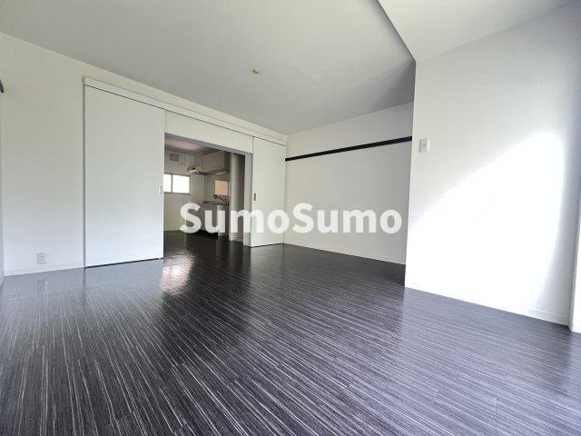 居室・リビング　こちらのリビングで趣味の時間をお楽しみください