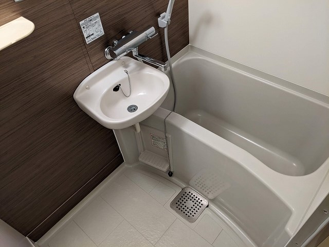 バス・シャワールーム　バストイレ別！