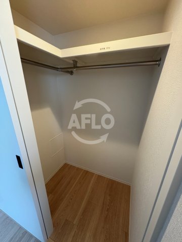 収納　コンフォリア・リヴ大阪本町　ウォークインクローゼット
