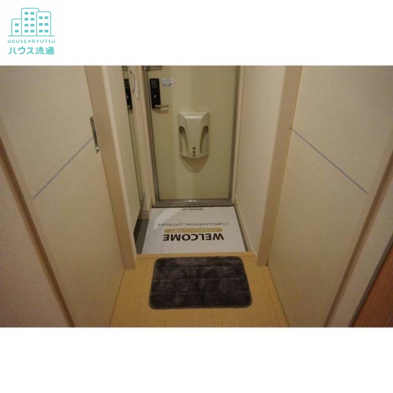 玄関　※別号室の写真です