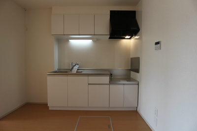 居室・リビング　調理スペースも確保したキッチンです。