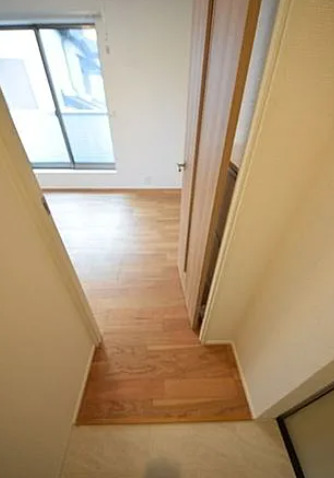 玄関　別部屋の写真を使用しております。