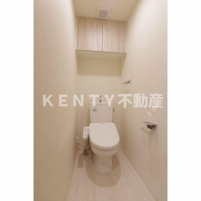 トイレ　落ち着いた色調のトイレです