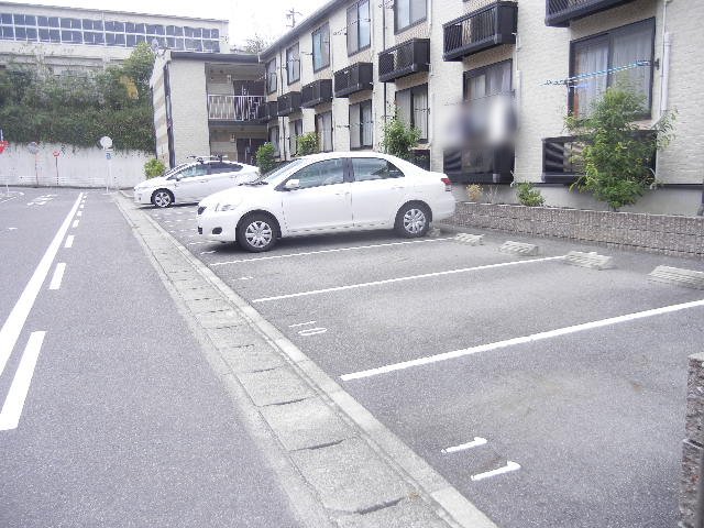 駐車場　敷地内駐車場（23台分）