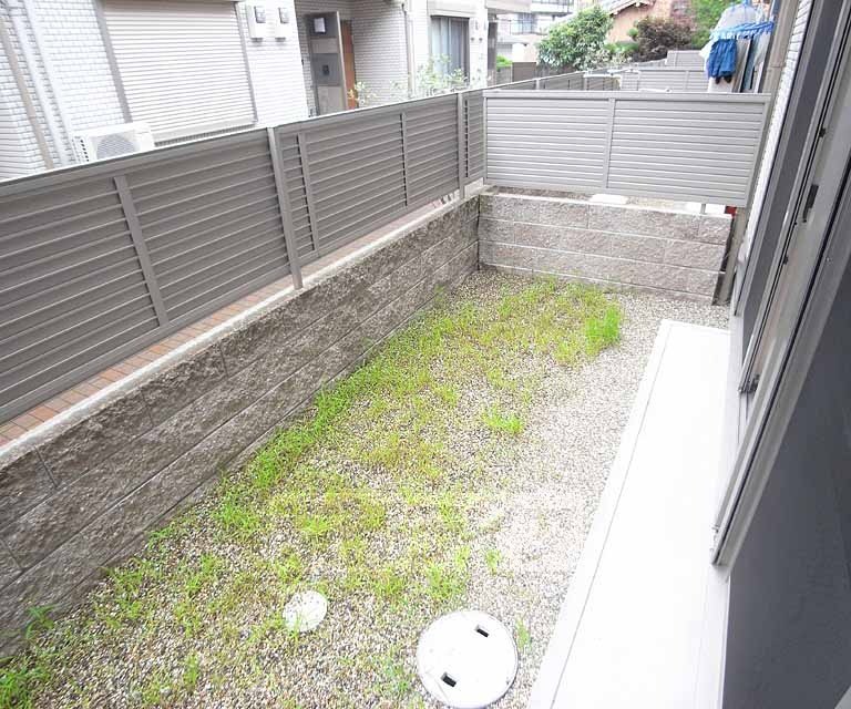 バルコニー　１階は庭があります。