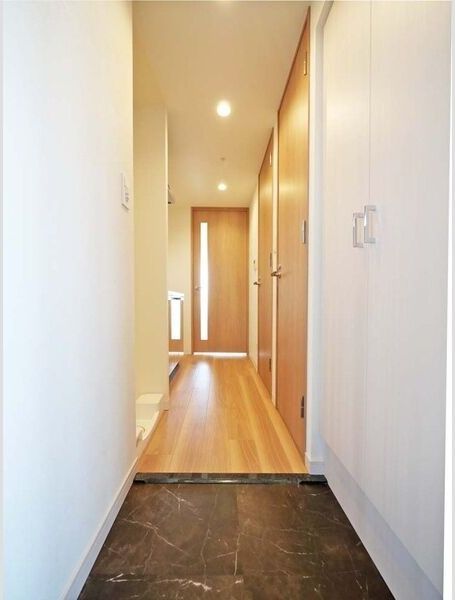 玄関　同シリーズの内装写真となります