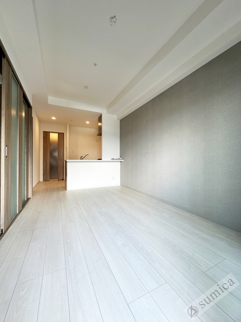 居室・リビング　アクセントクロスがオシャレを演出♪♪