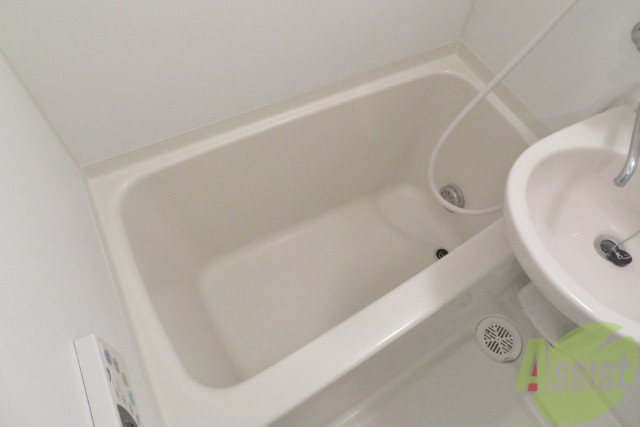 バス・シャワールーム　お風呂も足伸ばせてゆっくりできますね。