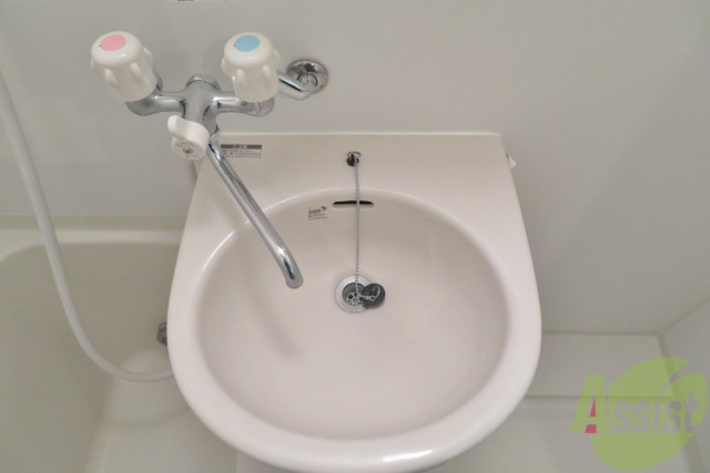 洗面設備　洗面台もかわいいものがついているんですよね。