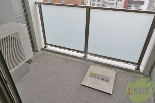 バルコニー　広いバルコニーに椅子置いてのんびりできそうですね。