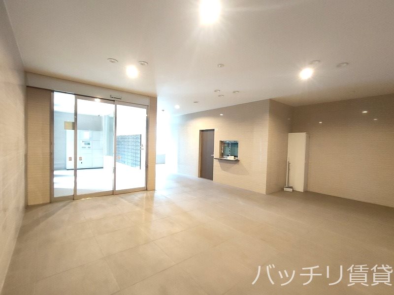 エントランス　別号室写真の為、現況を優先致します。