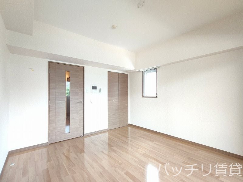 居室・リビング　別号室写真の為、現況を優先致します。