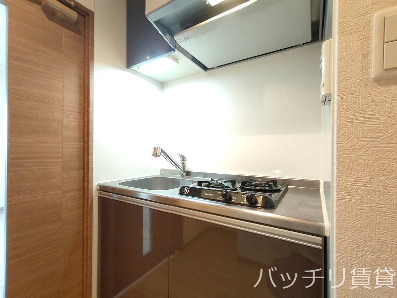 キッチン　別号室写真の為、現況を優先致します。