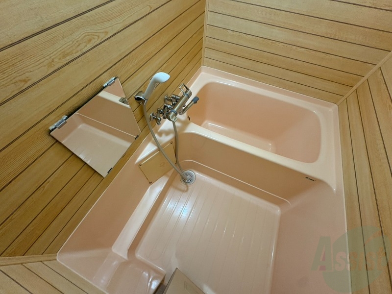 バス・シャワールーム　お風呂になります。一日の疲れを癒してくださいね。