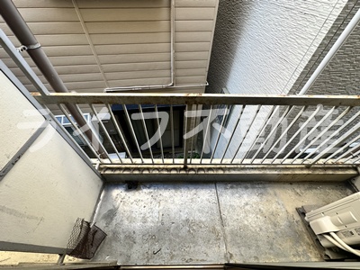 バルコニー　暖かな日差しのふりそそぐバルコニー