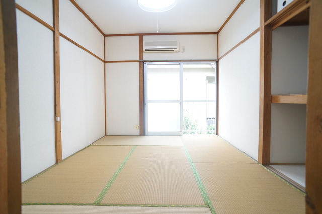 居室・リビング　和室があるので昼寝もそのままゴロゴロ。癒しの空間です！