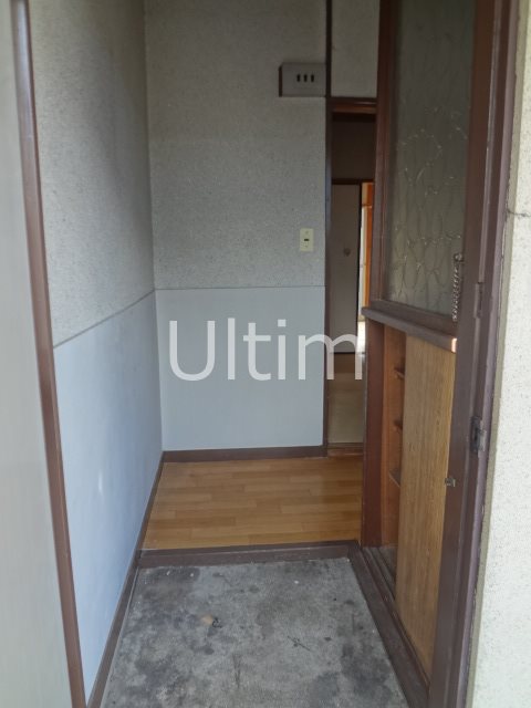 玄関　別部屋のお写真です。ご参考までに！