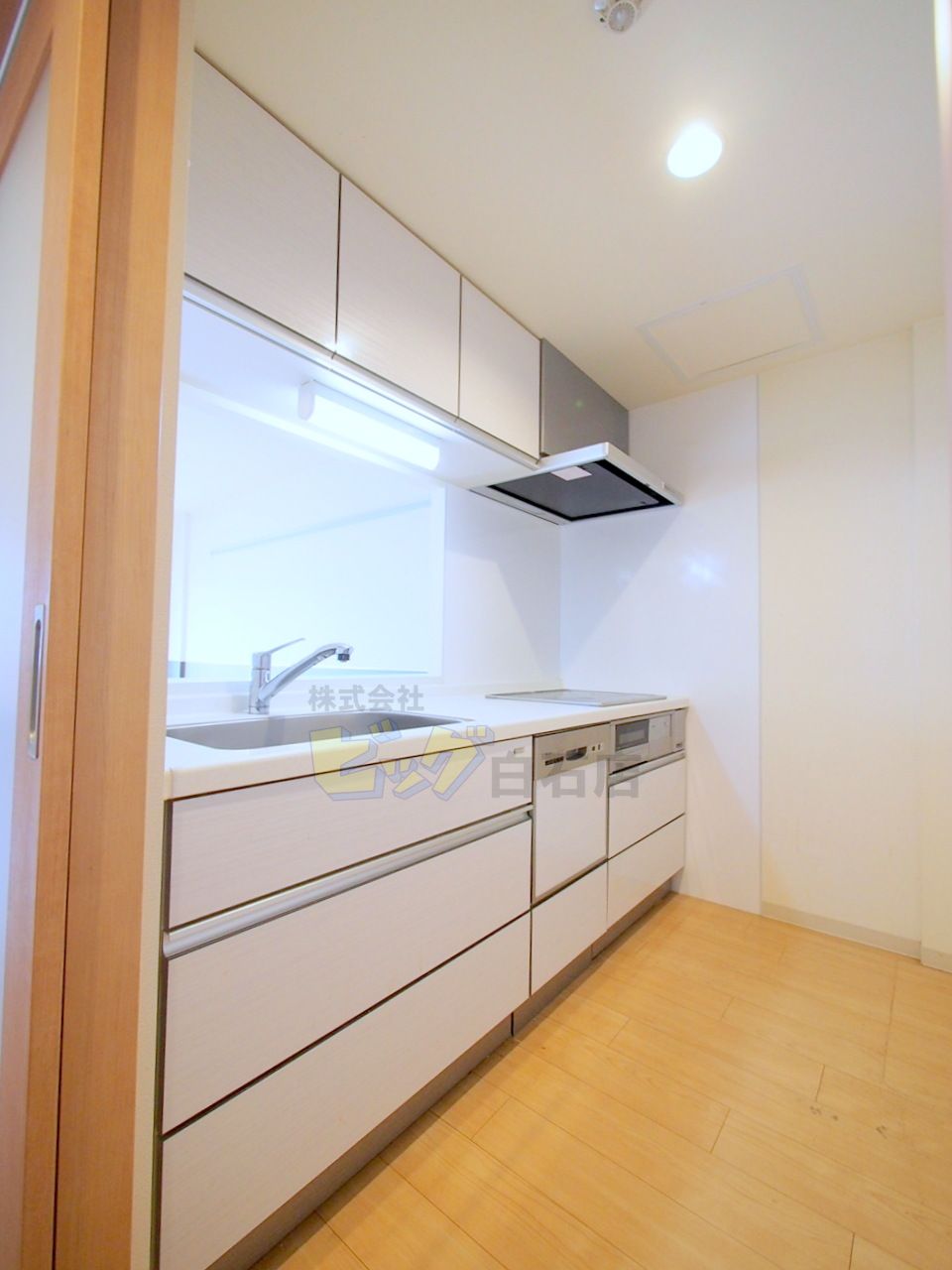 キッチン　食器洗乾燥機付きの対面式システムキッチンです♪