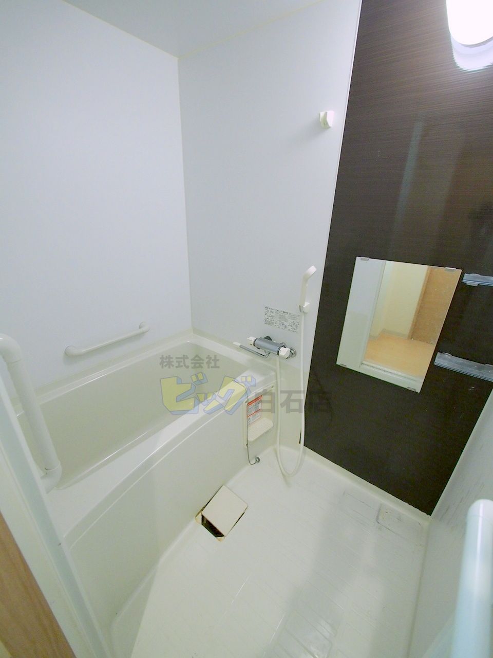 バス・シャワールーム　広々タイプのお風呂です♪