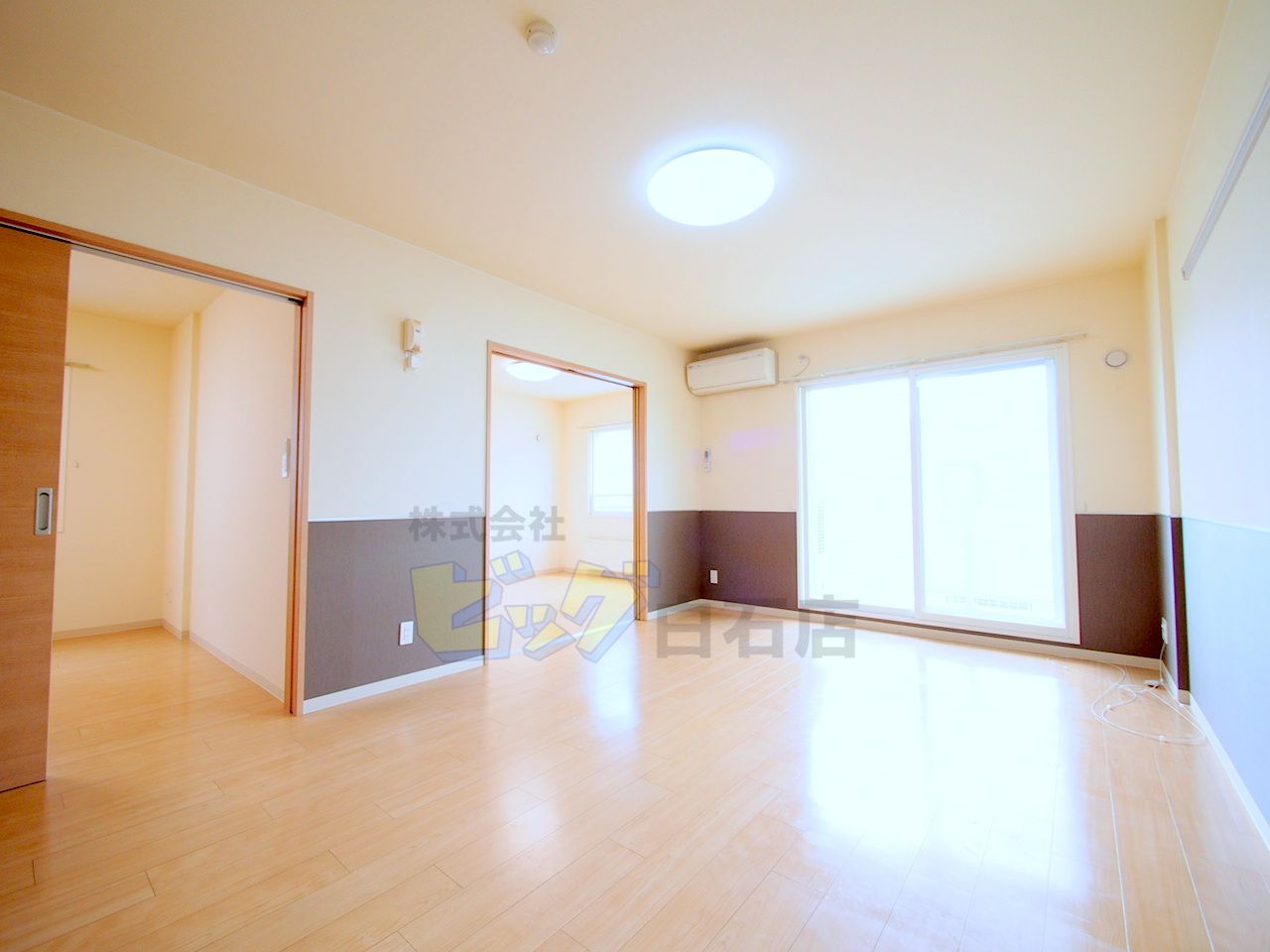 居室・リビング　陽当たり良好で明るいリビングです♪