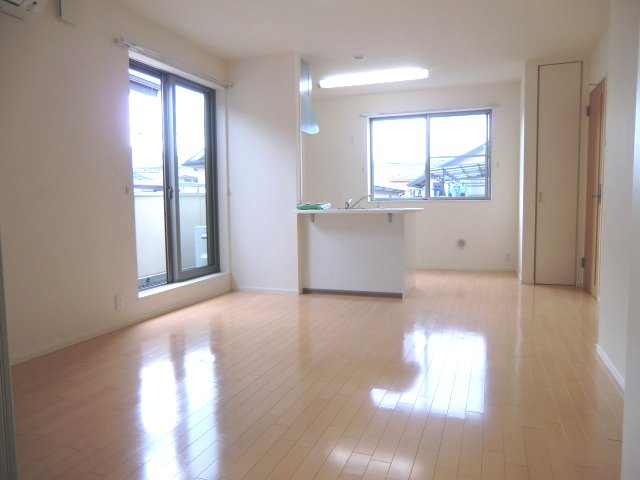 居室・リビング　１１．３帖の明るいリビング