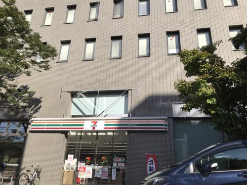 コンビニ　セブンイレブン江坂公園前店（コンビニ）まで249m
