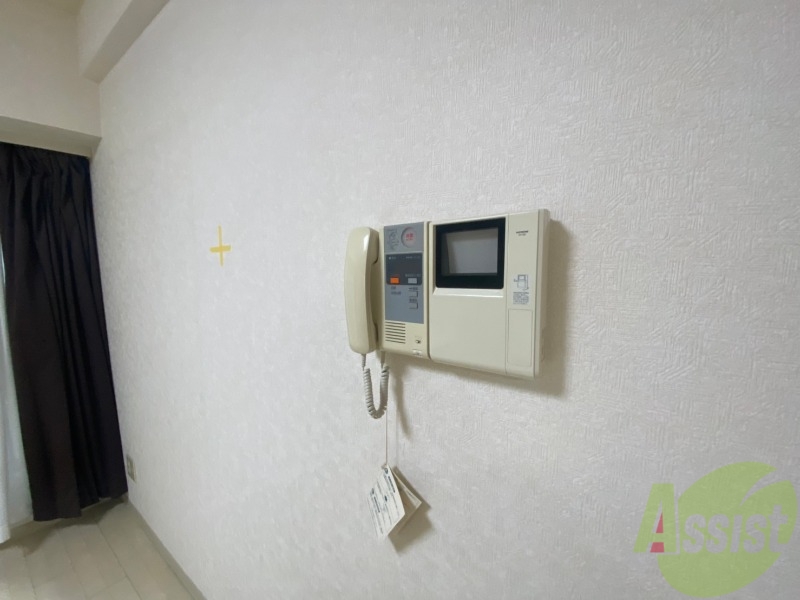 バルコニー　ＴＶモニター付インターホンです。来客者の顔が見えるので安心！