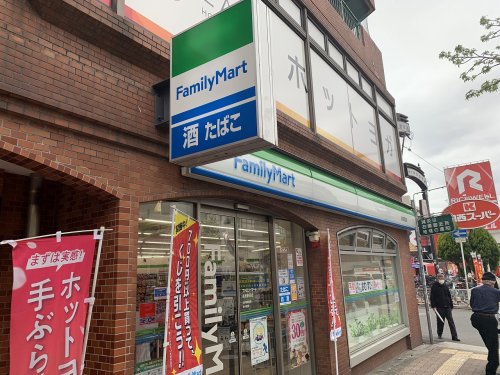 コンビニ　ファミリーマート 長居駅西店（コンビニ）まで143m