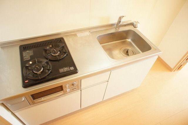 キッチン　２口グリル付きシステムキッチン