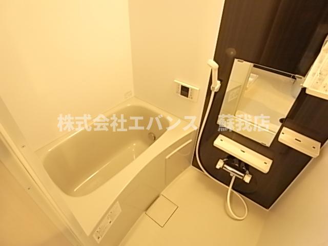 バス・シャワールーム　落ち着いた空間のお風呂です